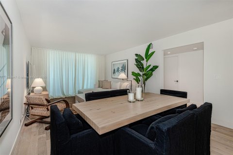 Condominio en alquiler en Miami Beach, Florida, 2 dormitorios, 114.27 m2 № 32157 - foto 13