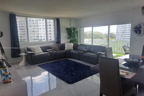 Condominio en venta en Hollywood, Florida, 2 dormitorios, 124.86 m2 № 1145325 - foto 3