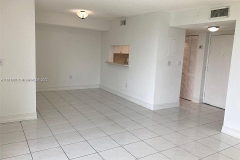 Copropriété à louer à Miami, Floride: 2 chambres, 84.54 m2 № 1345652 - photo 2