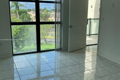 Copropriété à louer à Miami, Floride: 2 chambres, 84.54 m2 № 1345652 - photo 6