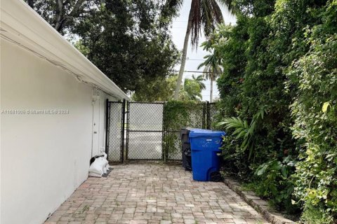 Casa en venta en Hollywood, Florida, 3 dormitorios № 1412134 - foto 3