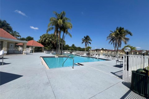 Condominio en venta en Sunrise, Florida, 1 dormitorio, 69.03 m2 № 1175931 - foto 12