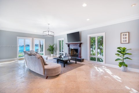 House in Miami Beach, Florida 5 bedrooms, 469.16 sq.m. № 1330329 - photo 2