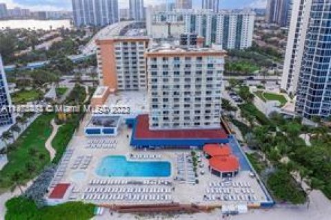 Hotel en venta en Sunny Isles Beach, Florida, 33.44 m2 № 802699 - foto 4
