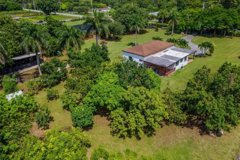 Villa ou maison à vendre à Miami, Floride: 3 chambres, 162.67 m2 № 1370480 - photo 2