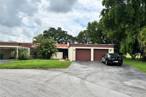 Villa ou maison à vendre à Tamarac, Floride: 2 chambres, 102.19 m2 № 1374377 - photo 1