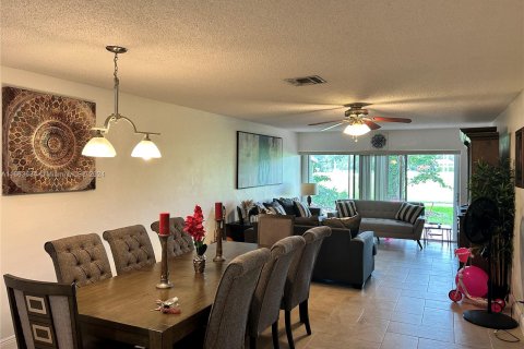 Casa en venta en Tamarac, Florida, 2 dormitorios, 102.19 m2 № 1374377 - foto 11