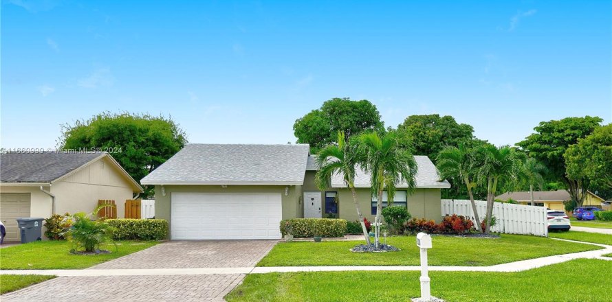 Villa ou maison à Boca Raton, Floride 3 chambres, 139.35 m2 № 1375515