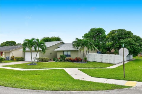 House in Boca Raton, Florida 3 bedrooms, 139.35 sq.m. № 1375515 - photo 21