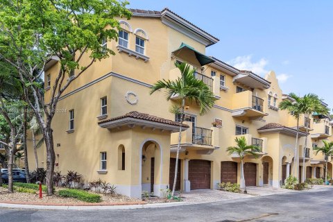 Touwnhouse à vendre à Fort Lauderdale, Floride: 2 chambres, 135.17 m2 № 1375555 - photo 2