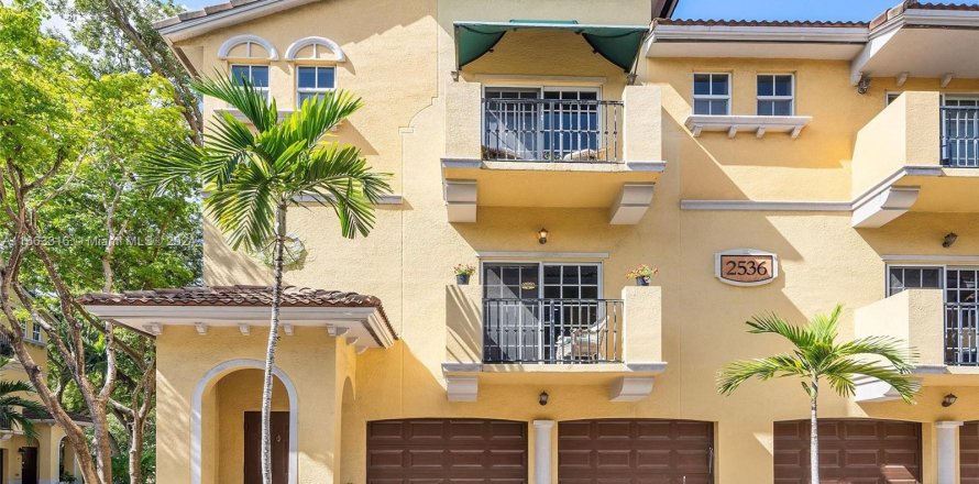 Townhouse in Fort Lauderdale, Florida 2 bedrooms, 135.17 sq.m. № 1375555