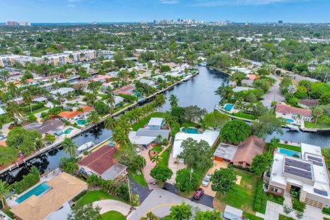 House in Oakland Park, Florida 3 bedrooms, 170.2 sq.m. № 1182354 - photo 3