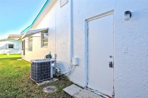House in Plantation, Florida 2 bedrooms, 129.88 sq.m. № 986627 - photo 25