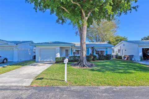 House in Plantation, Florida 2 bedrooms, 129.88 sq.m. № 986627 - photo 2