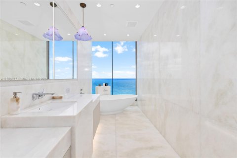 Condominio en venta en Sunny Isles Beach, Florida, 5 dormitorios, 445.65 m2 № 1119366 - foto 13