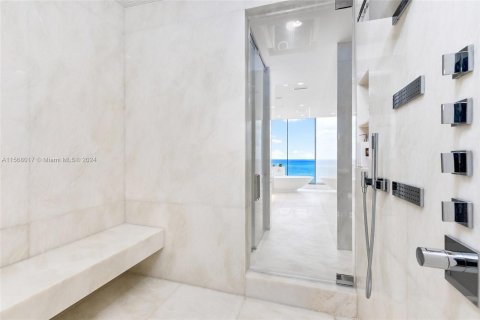 Condominio en venta en Sunny Isles Beach, Florida, 5 dormitorios, 445.65 m2 № 1119366 - foto 16