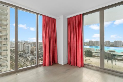 Condo in Sunny Isles Beach, Florida, 5 bedrooms  № 1119366 - photo 25