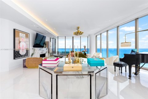 Condominio en venta en Sunny Isles Beach, Florida, 5 dormitorios, 445.65 m2 № 1119366 - foto 3