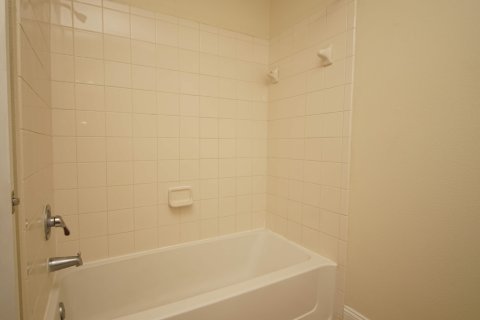 Снять в аренду таунхаус в Крествью, Флорида 3 спальни, 135.64м2, № 561954 - фото 25