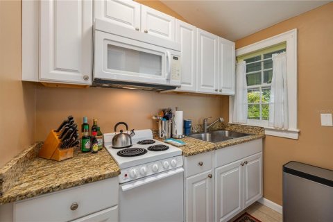 Condo in Lake Wales, Florida, 1 bedroom  № 1346521 - photo 8