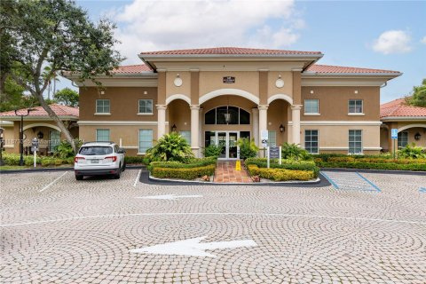 Condo in Pembroke Pines, Florida, 1 bedroom  № 1396187 - photo 16