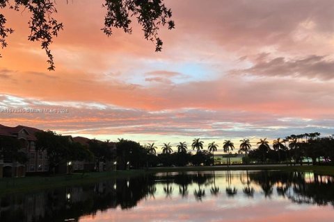 Condo in Pembroke Pines, Florida, 1 bedroom  № 1396187 - photo 15