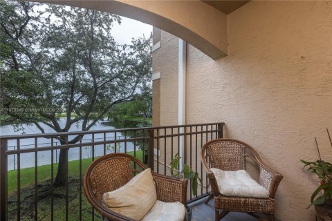 Condo in Pembroke Pines, Florida, 1 bedroom  № 1396187 - photo 11