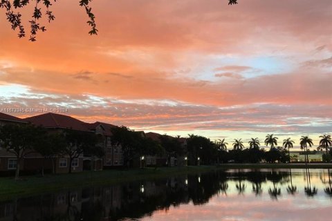 Condo in Pembroke Pines, Florida, 1 bedroom  № 1396187 - photo 13