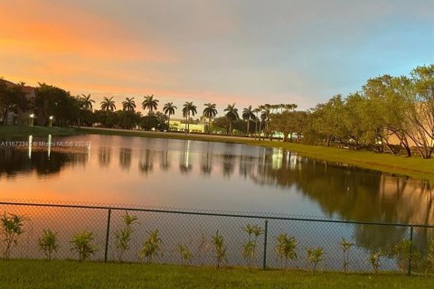 Condo in Pembroke Pines, Florida, 1 bedroom  № 1396187 - photo 14