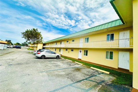 Condo in Miami Gardens, Florida, 1 bedroom  № 1396185 - photo 25