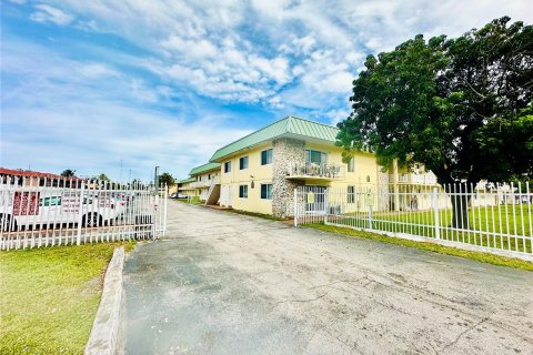 Condo in Miami Gardens, Florida, 1 bedroom  № 1396185 - photo 23