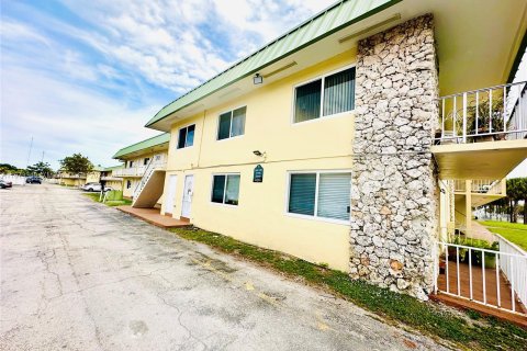 Condo in Miami Gardens, Florida, 1 bedroom  № 1396185 - photo 24