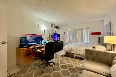 Condo in Miami Gardens, Florida, 1 bedroom  № 1396185 - photo 18