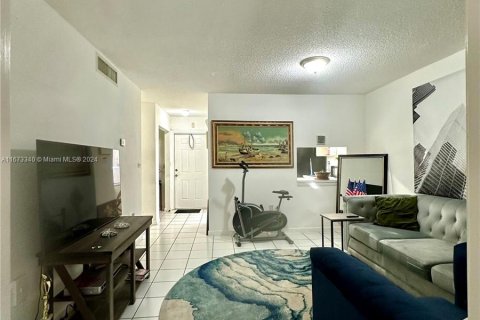 Condo in Miami Gardens, Florida, 1 bedroom  № 1396185 - photo 14