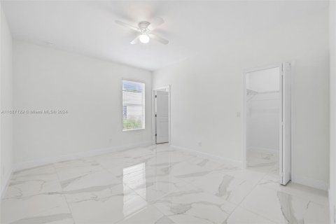 House in Lehigh Acres, Florida 4 bedrooms, 142.51 sq.m. № 1288937 - photo 14