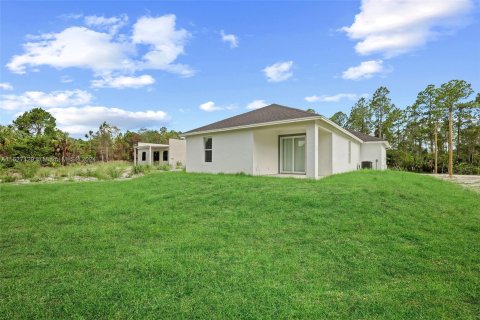 House in Lehigh Acres, Florida 4 bedrooms, 142.51 sq.m. № 1288937 - photo 4