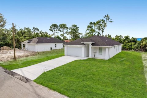 House in Lehigh Acres, Florida 4 bedrooms, 142.51 sq.m. № 1288937 - photo 28