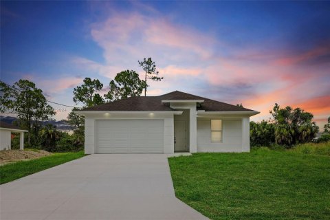 Villa ou maison à vendre à Lehigh Acres, Floride: 4 chambres, 142.51 m2 № 1288937 - photo 1