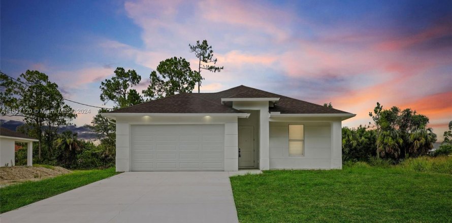 House in Lehigh Acres, Florida 4 bedrooms, 142.51 sq.m. № 1288937