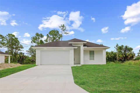 House in Lehigh Acres, Florida 4 bedrooms, 142.51 sq.m. № 1288937 - photo 3