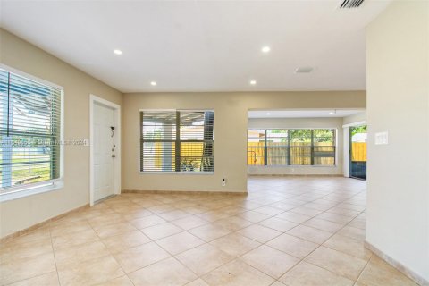 Villa ou maison à vendre à Pompano Beach, Floride: 2 chambres, 98.94 m2 № 1332139 - photo 15