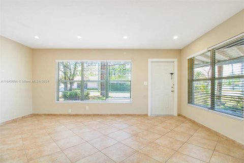 Villa ou maison à vendre à Pompano Beach, Floride: 2 chambres, 98.94 m2 № 1332139 - photo 14