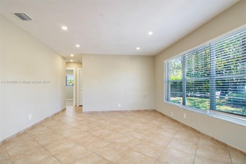 Villa ou maison à vendre à Pompano Beach, Floride: 2 chambres, 98.94 m2 № 1332139 - photo 11