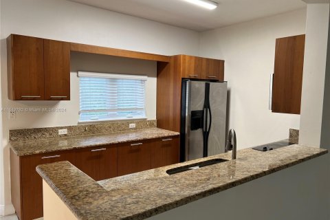 Adosado en venta en Aventura, Florida, 2 dormitorios, 162.11 m2 № 1332136 - foto 2