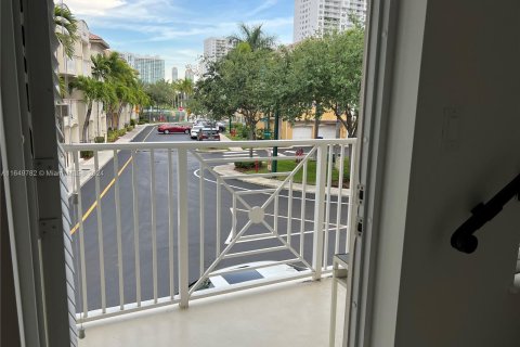 Adosado en venta en Aventura, Florida, 2 dormitorios, 162.11 m2 № 1332136 - foto 7