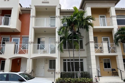 Adosado en venta en Aventura, Florida, 2 dormitorios, 162.11 m2 № 1332136 - foto 1