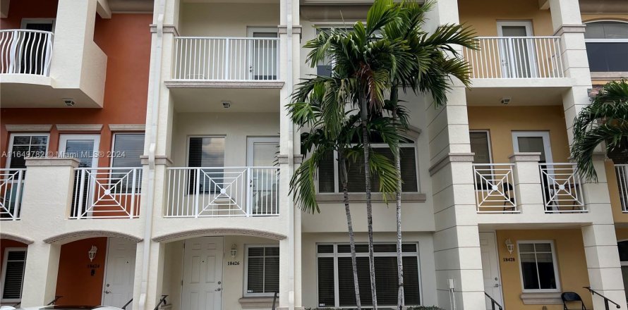 Townhouse in Aventura, Florida 2 bedrooms, 162.11 sq.m. № 1332136