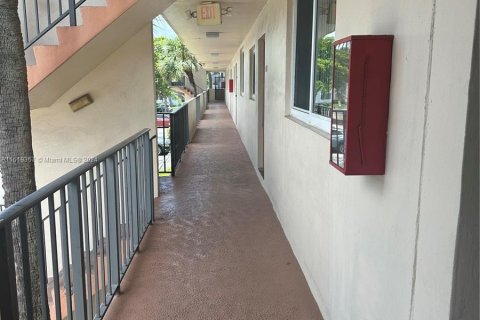 Condo in Sunrise, Florida, 2 bedrooms  № 1240473 - photo 3