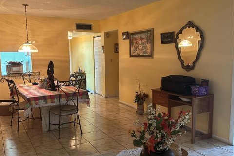 Condo in Sunrise, Florida, 2 bedrooms  № 1240473 - photo 6