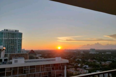 Condominio en venta en Miami, Florida, 1 dormitorio, 80.64 m2 № 1427280 - foto 9